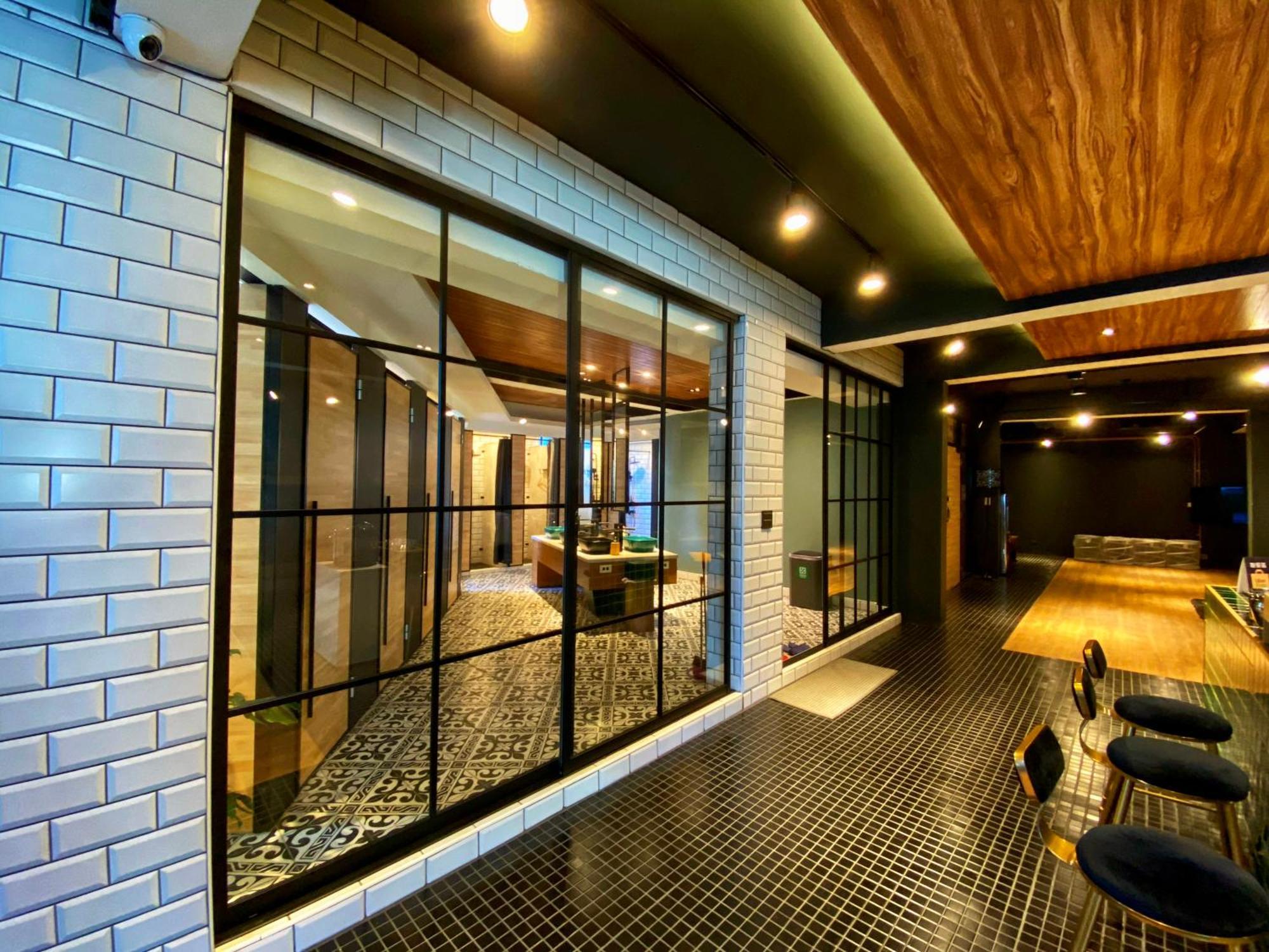パーベッド ホステル タイチュン ステーション 台中市 エクステリア 写真